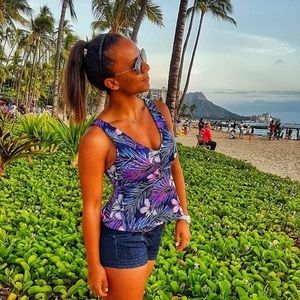 Meet your Posher, Maxine